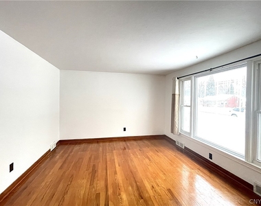 121 Wadsworth Road - Photo Thumbnail 3