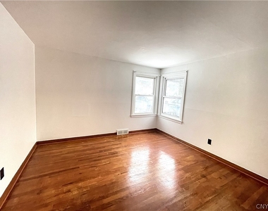 121 Wadsworth Road - Photo Thumbnail 11