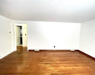 121 Wadsworth Road - Photo Thumbnail 5