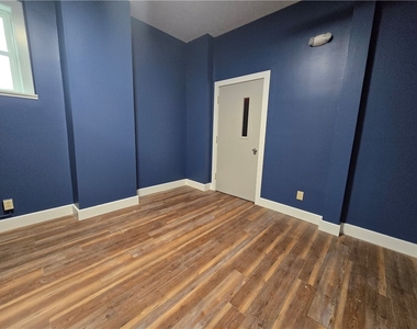 27 E Main Street - Photo Thumbnail 7
