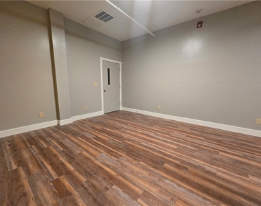 27 E Main Street - Photo Thumbnail 1