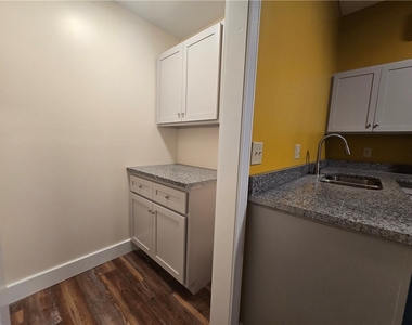27 E Main Street - Photo Thumbnail 4
