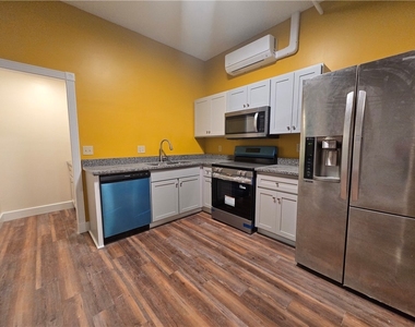 27 E Main Street - Photo Thumbnail 3
