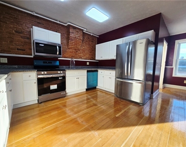 27 E Main Street - Photo Thumbnail 3
