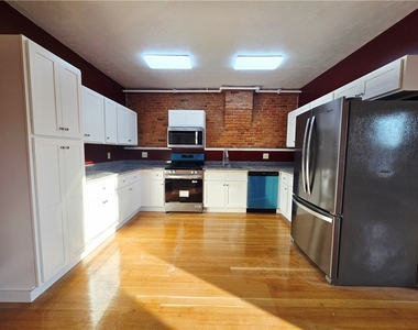 27 E Main Street - Photo Thumbnail 2