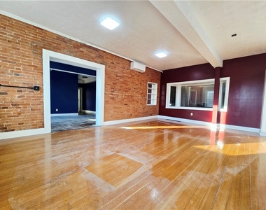 27 E Main Street - Photo Thumbnail 4
