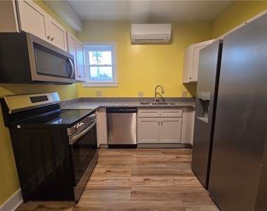 27 E Main Street - Photo Thumbnail 4