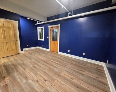 27 E Main Street - Photo Thumbnail 2