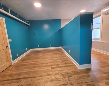 27 E Main Street - Photo Thumbnail 2