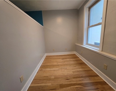 27 E Main Street - Photo Thumbnail 3
