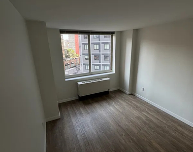 250 West 50th Street - Photo Thumbnail 1