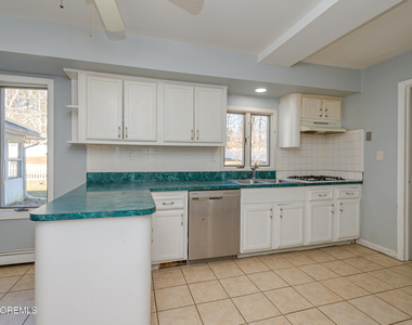 878 Green Valley Road - Photo Thumbnail 4