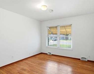 900 Emery Street - Photo Thumbnail 11