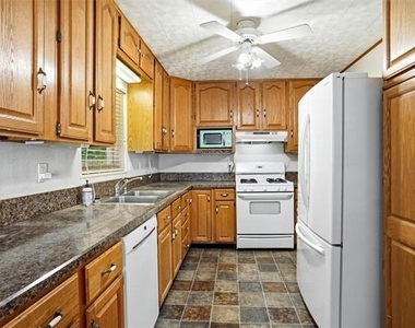 900 Emery Street - Photo Thumbnail 8