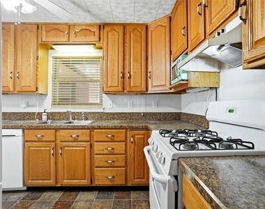 900 Emery Street - Photo Thumbnail 9