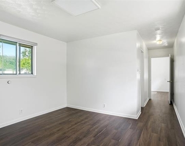 900 Emery Street - Photo Thumbnail 19