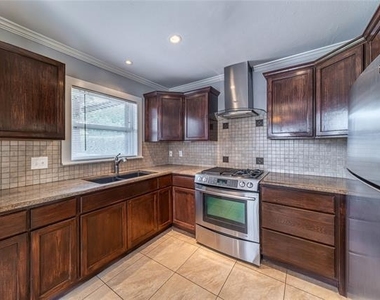 7302 Kenwell Street - Photo Thumbnail 3