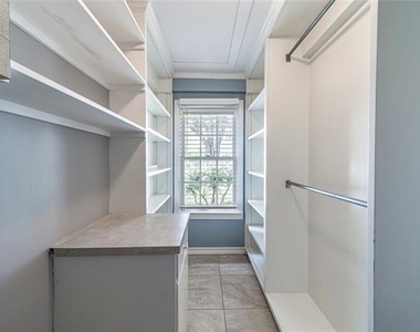 7302 Kenwell Street - Photo Thumbnail 12