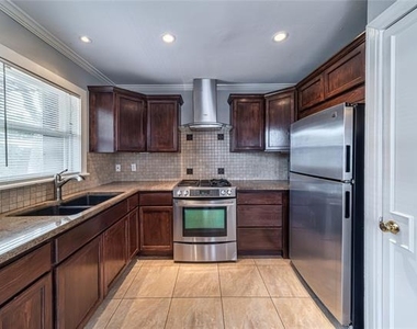 7302 Kenwell Street - Photo Thumbnail 4