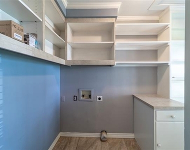 7302 Kenwell Street - Photo Thumbnail 13