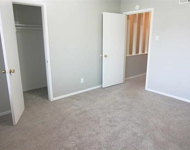 101 Westcourt Drive - Photo Thumbnail 8