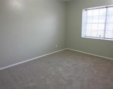 101 Westcourt Drive - Photo Thumbnail 10