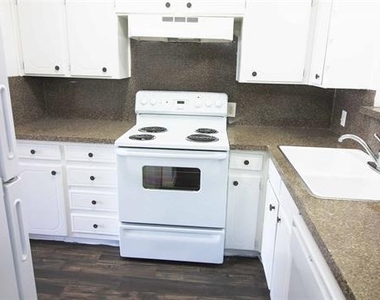 101 Westcourt Drive - Photo Thumbnail 5