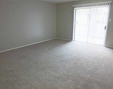 101 Westcourt Drive - Photo Thumbnail 4