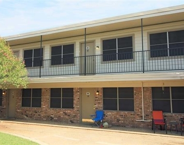 101 Westcourt Drive - Photo Thumbnail 2