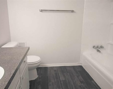 101 Westcourt Drive - Photo Thumbnail 11