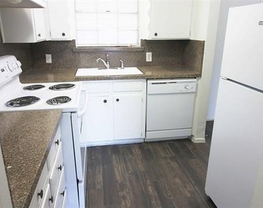 101 Westcourt Drive - Photo Thumbnail 6