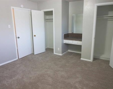 101 Westcourt Drive - Photo Thumbnail 9