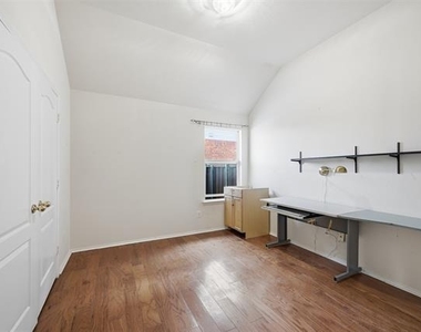 2229 White Rock Lane - Photo Thumbnail 10