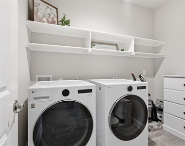 16032 Farringdon Way - Photo Thumbnail 23