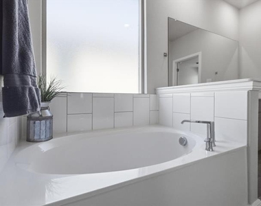 16032 Farringdon Way - Photo Thumbnail 17