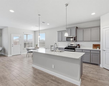 16032 Farringdon Way - Photo Thumbnail 5