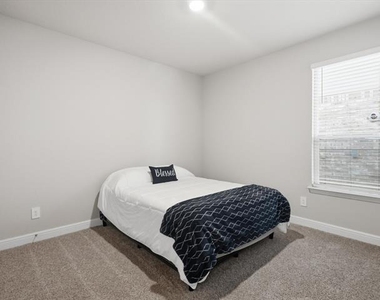 16032 Farringdon Way - Photo Thumbnail 19