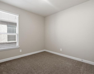 16032 Farringdon Way - Photo Thumbnail 20