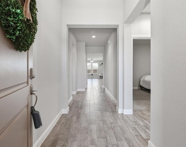 16032 Farringdon Way - Photo Thumbnail 3
