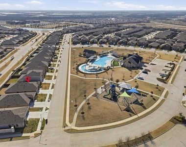 16032 Farringdon Way - Photo Thumbnail 28
