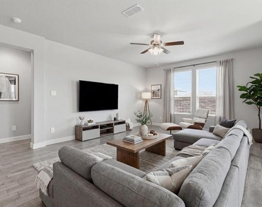 16032 Farringdon Way - Photo Thumbnail 10