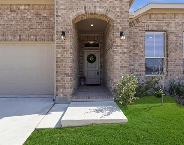 16032 Farringdon Way - Photo Thumbnail 2
