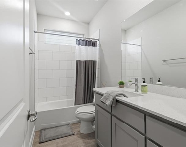 16032 Farringdon Way - Photo Thumbnail 21