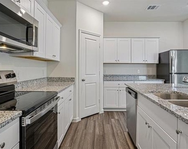6076 Mojave Drive - Photo Thumbnail 9