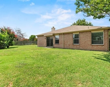 3300 Creekwood Drive - Photo Thumbnail 17