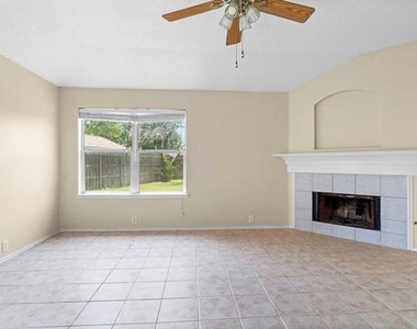 3300 Creekwood Drive - Photo Thumbnail 5