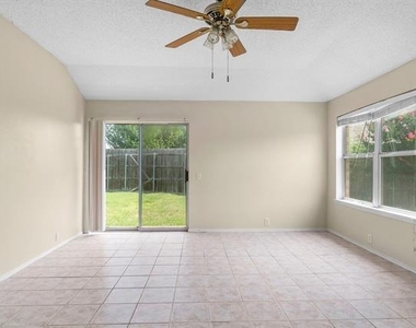3300 Creekwood Drive - Photo Thumbnail 4