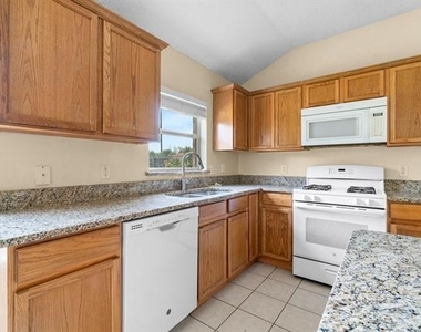 3300 Creekwood Drive - Photo Thumbnail 10