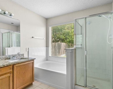 3300 Creekwood Drive - Photo Thumbnail 14