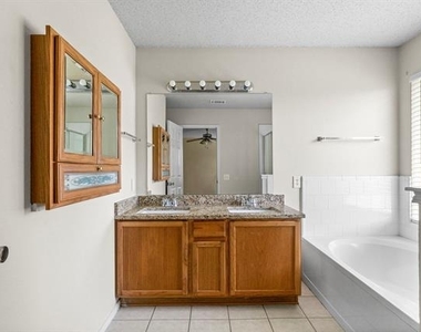 3300 Creekwood Drive - Photo Thumbnail 13